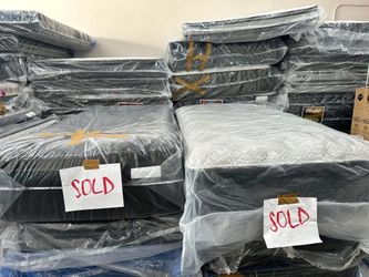 Selling Fast! 60% Off Retail – Luxury Beds