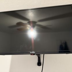 Roku Tv with Remote and Tv Mount 