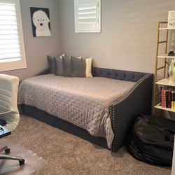Twin Size Platform Bed with Twin Size Trundle