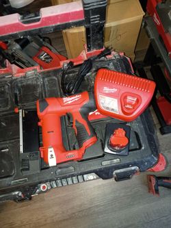 Milwaukee M12 23 gauge PIN nailer battery and charger