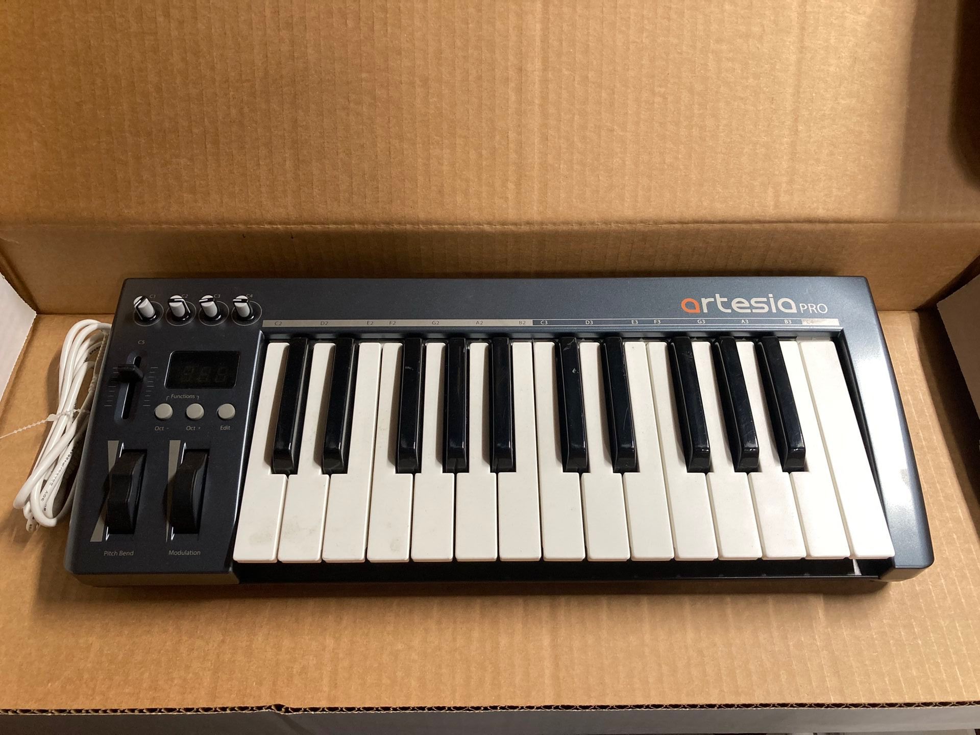 Artesia Pro MIDI Keyboard