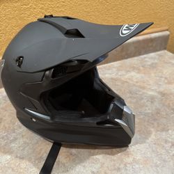 WLT DIRTBIKE/MOTORCYCLE HELMET DOT APPROVED