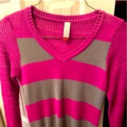 Women’s No Boundaries Sweater Size Large