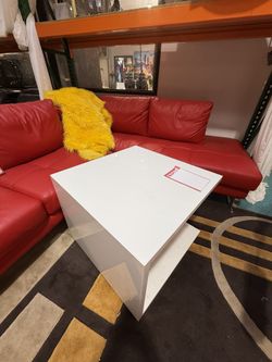 Modern White High-Gloss Coffee Table with Storage - Sleek Design