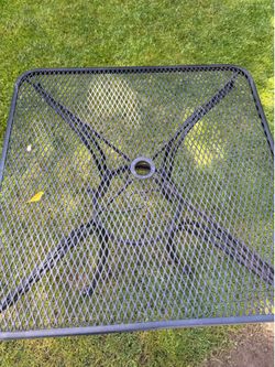 Mesa de metal para jardín