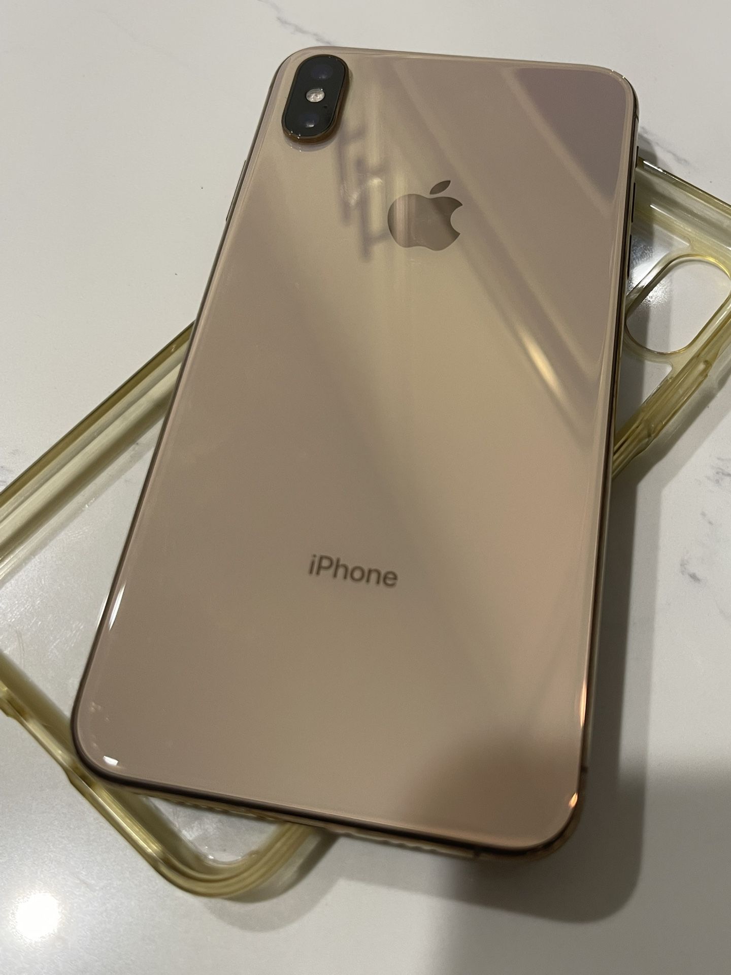 IPHONE 8 PLUS - MINT CONDITION- iCloud Lock - For Parts Only