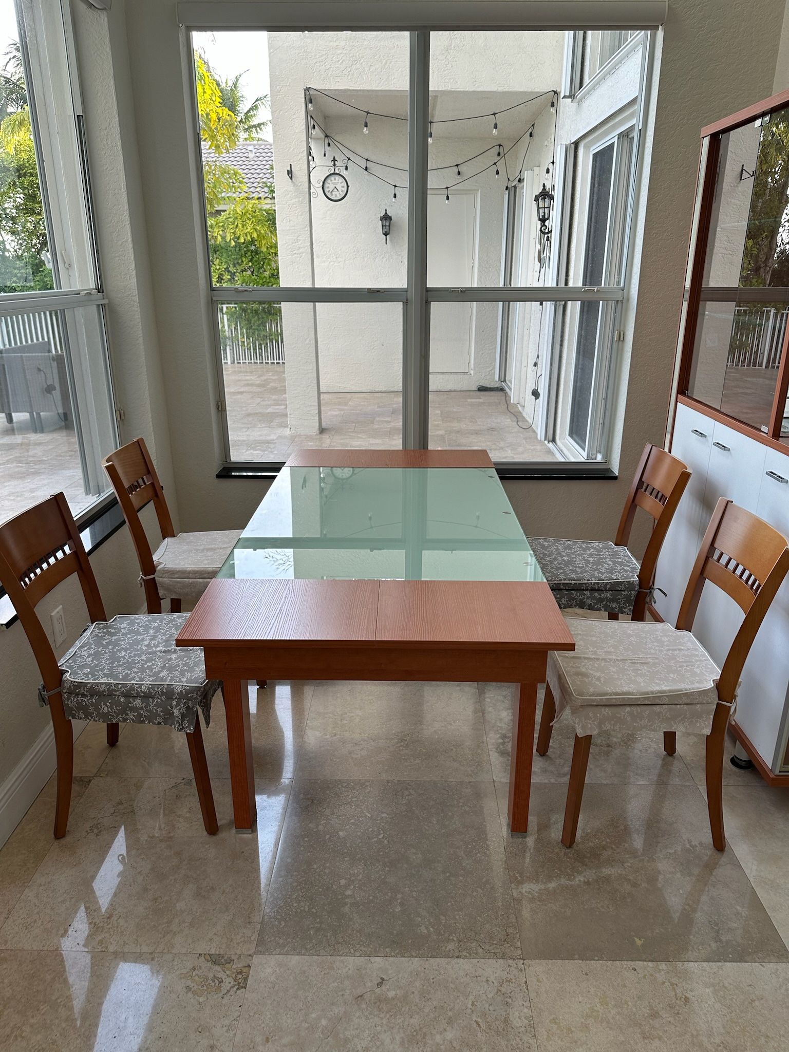 Extendable Breakfast Table Set