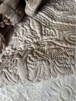 TWIN QUILT $15 Xlnt. Cond.