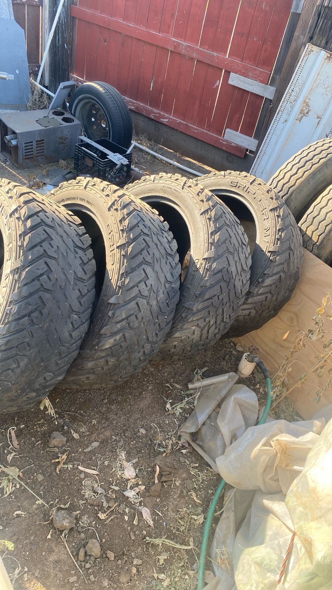 35X12.50R -22 LT GRIPPER M/T Tire
