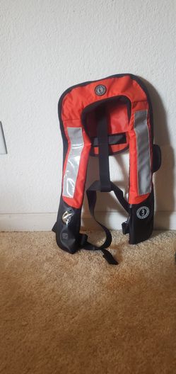 Mustang Hydrostatic Inflatable PFD Hi-Vis w/ SOLAS