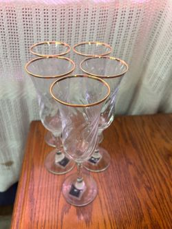 Circleware Gold Rim Twisted Champagne Flutes Set of 5