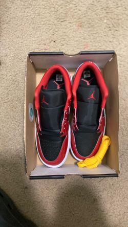 Size 7 men’s Jordan 1 low se black red white color way