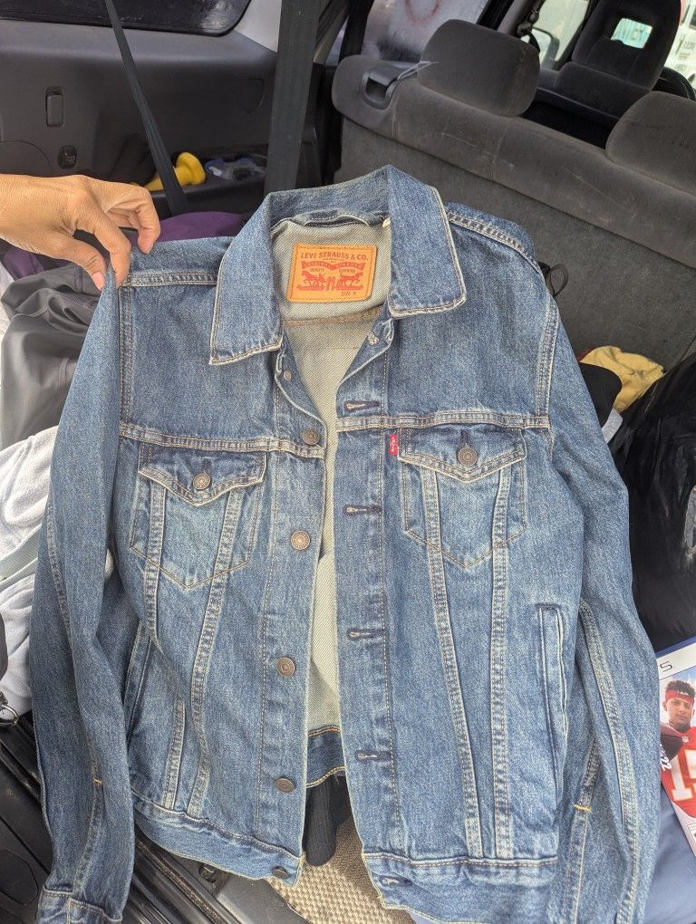 Levi's Women's Ex-Boyfriend Trucker Jacket With Patch Size Small C4