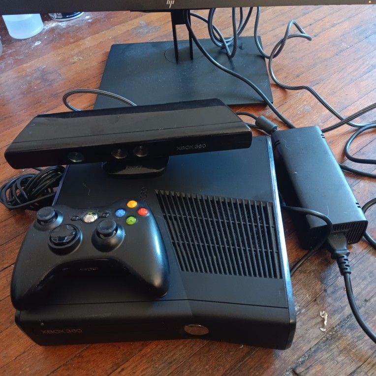 Xbox 360 Slim With One Controller One Game And Kinect
