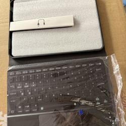 Black Wireless Keyboard Case for 10th Gen iPad