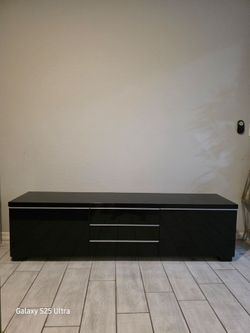 Heavy sturdy TV stand