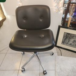 Good Lookin , Versatile  Chair !! In Office Living Room Dining, Birmingham Leather 90 %chrome Perfect Swival Rocks Rolls!!