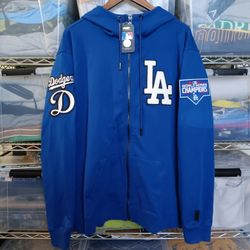 Los Angeles Dodgers Pro Standard Classic Chenille Patch Full-Zip Hoodie 3XL