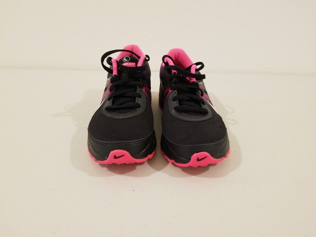 NIKE WOMEN'S 7.5 AIR MAX ATHLETIC SHOE