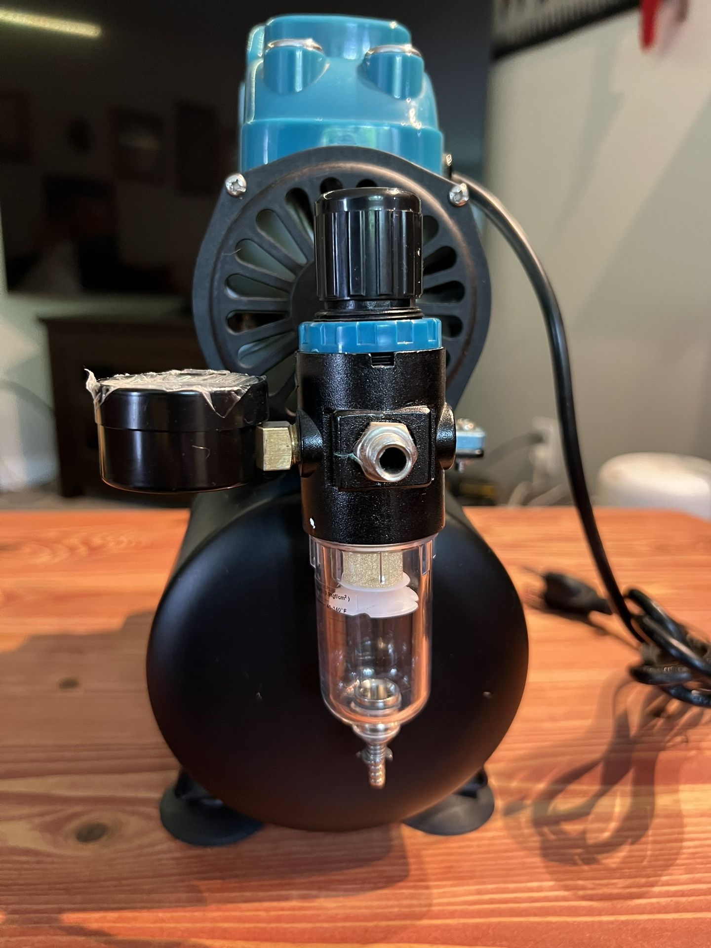 Master Airbrush model With Airbrush Set And paints