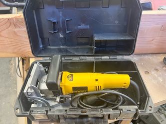 DW682 Plate (biscuit) Joiner