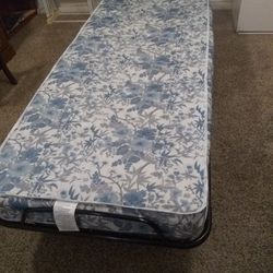 New Roll Away Bed