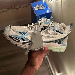 Off White Be Right Back 