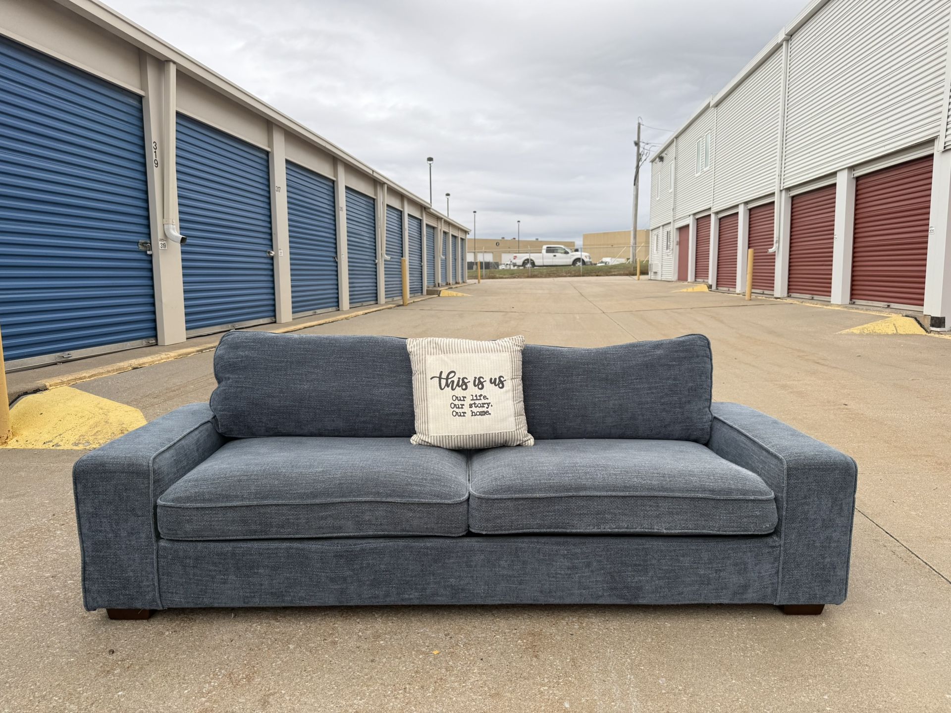 FREE DELIVERY πππ super Nice Blue Couch