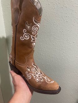 Crazy Lazer Floral Embroidered Rodeo Toe Boots like new Size 9
