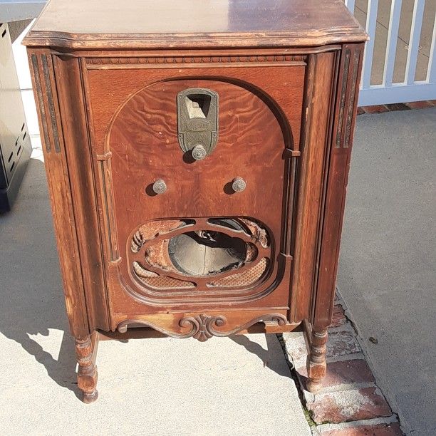 Majestic Model 90 Antique Radio