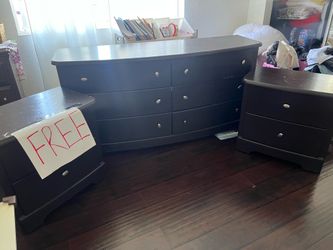 Dresser set