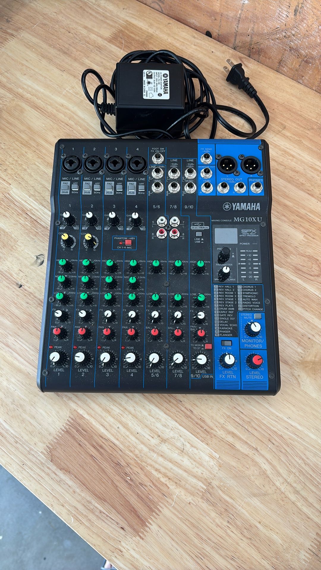 Yamaha Mixing Console With Accessories