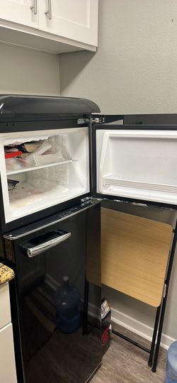 Galanz Refrigerator Retro Black 12.0 CU ft for Sale in Long Beach, CA -  OfferUp