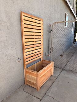 3’ Cedar Planter with 6’ Privacy Screen
