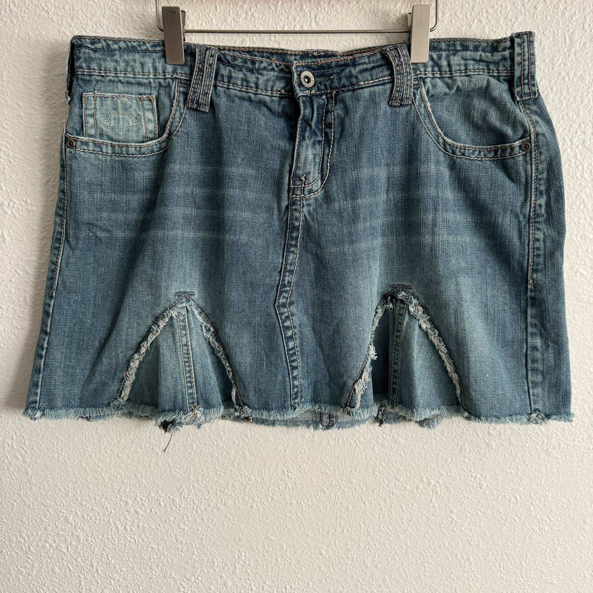 ANCHOR BLUE Vintage Y2K Faded Denim Pleated Dart Raw Hem Midi Rise Mini Skirt