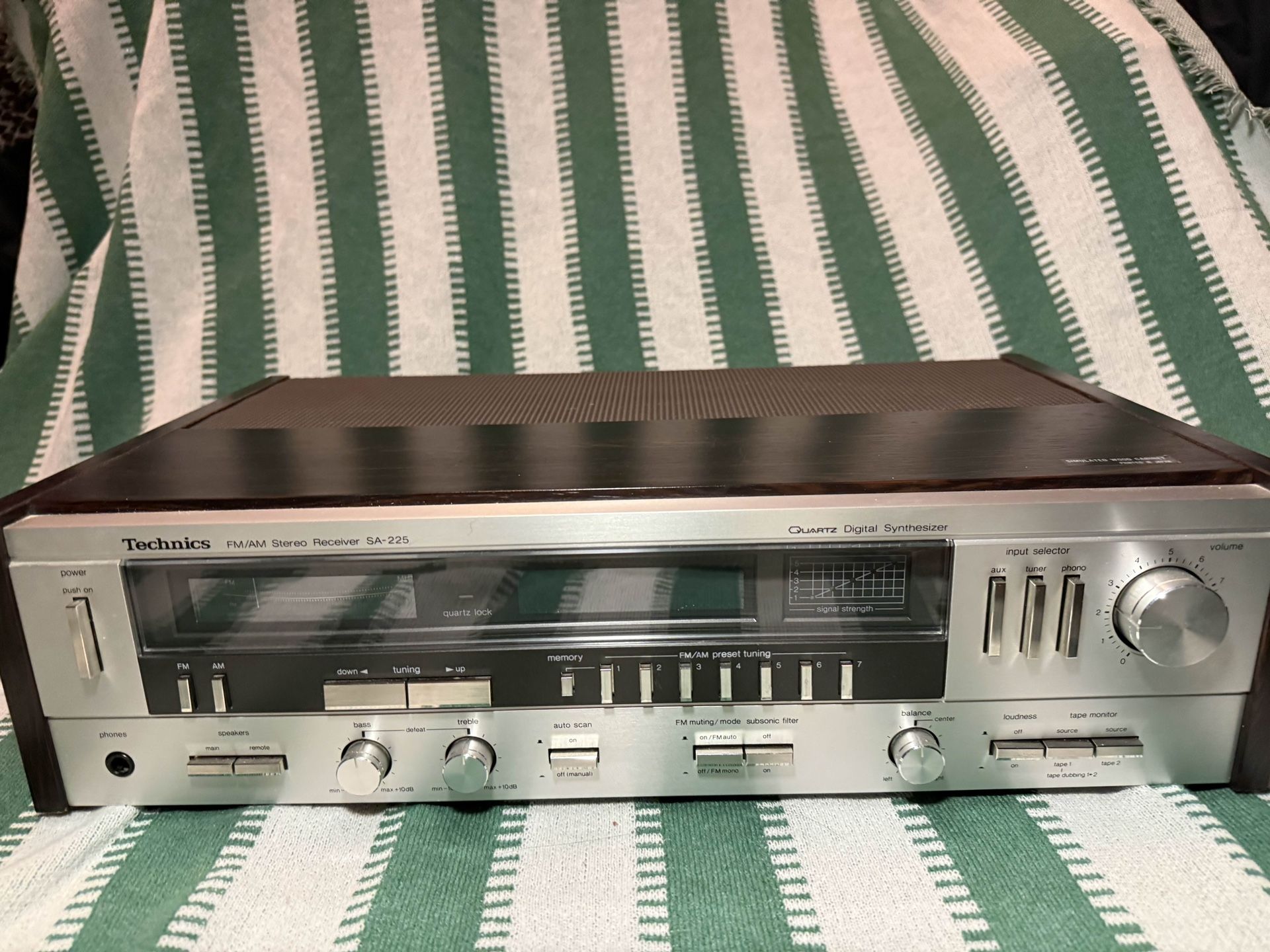Technics FM/AM Stereo Receiver SA-225