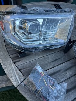 Toyota Tundra headlights