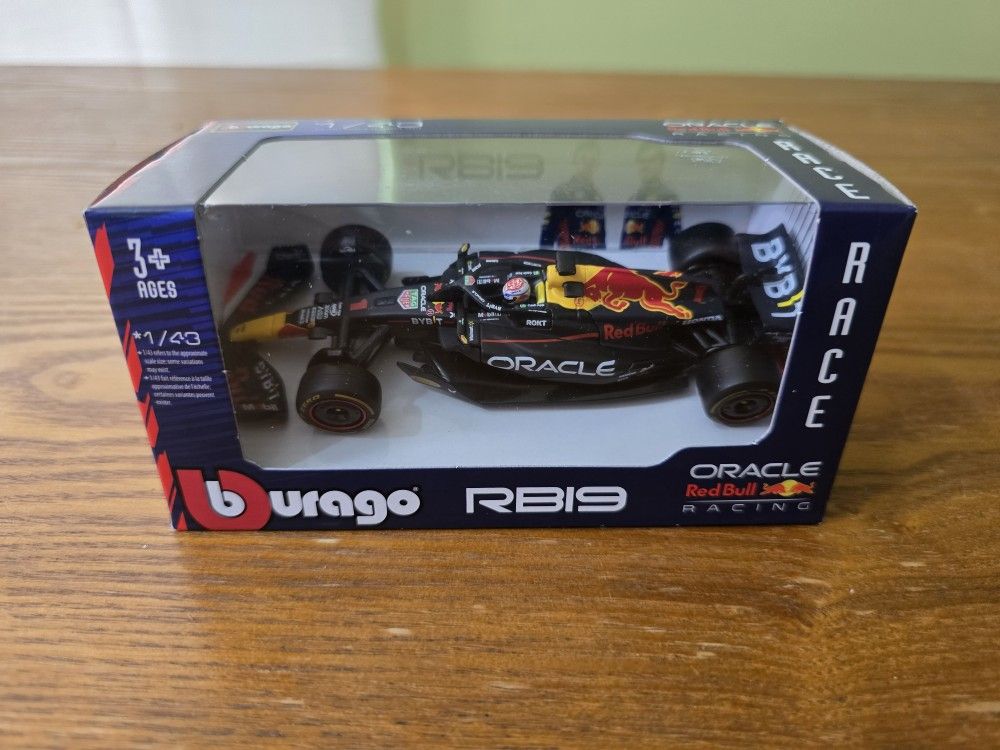 Burago Oracle Red Bull Racing RB19 #11 1/43 Scale F1 2023 a