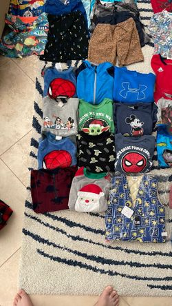 Boys Sweat Shirts 5-6T Excellent Condition 