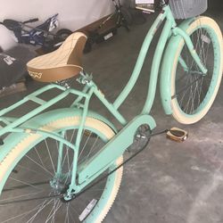 Ladies’ Huffy Bike 