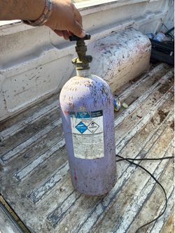 Gas tank