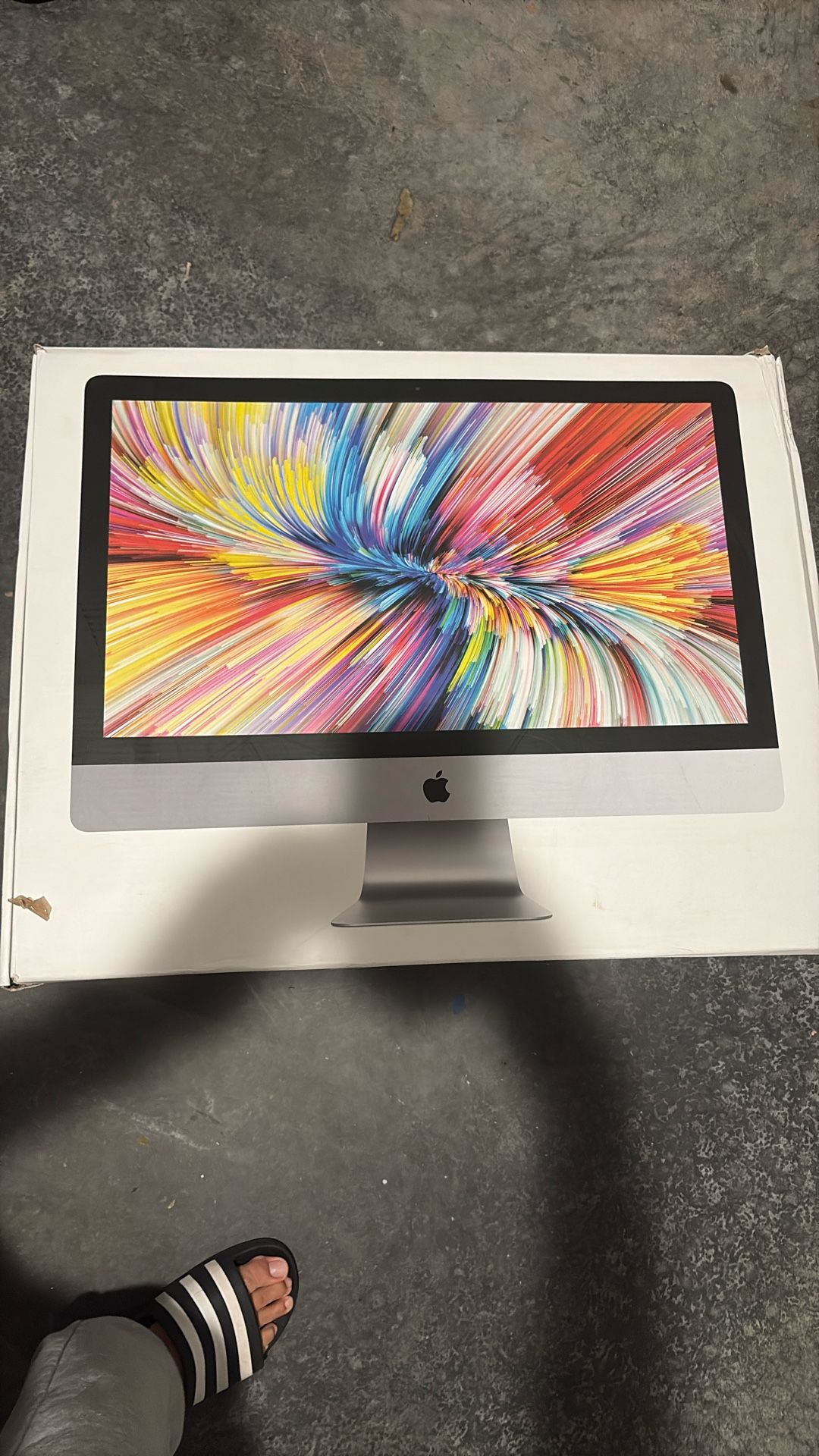 MAC DESKTOP Barely Used!