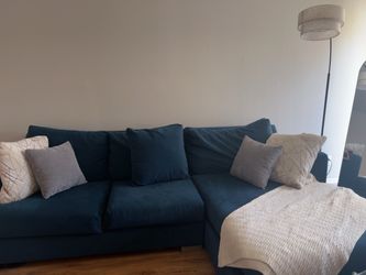 Beautiful Teal Sectional Sofa – Excellent Condition