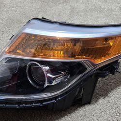 2013 - 2015 FORD EXPLORER OEM RIGHT RH PASSENGER SIDE HEADLIGHT HALOGEN