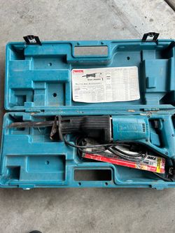 Makita JR3000V Reciprocating Saw with Case