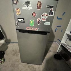 Magic Chef Mini Fridge Black 4.5cu.ft 