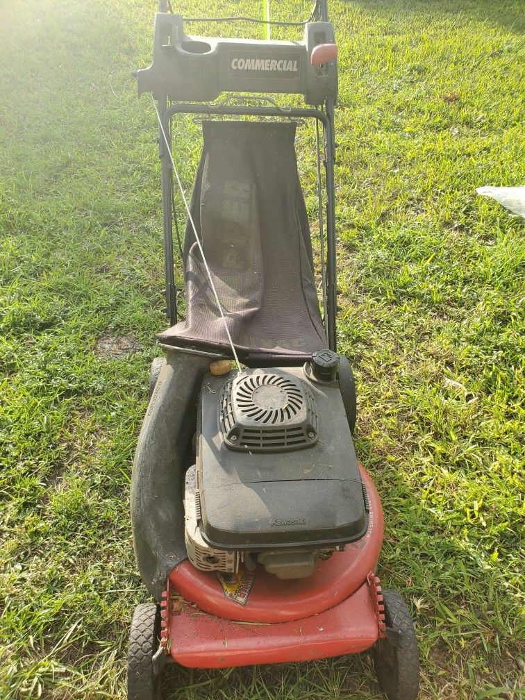 Snapper Commercial Grade HiVac Self Propelled  Lawn Mower