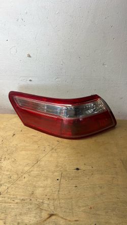 2007 2008 2009 Toyota Camry driver side taillight