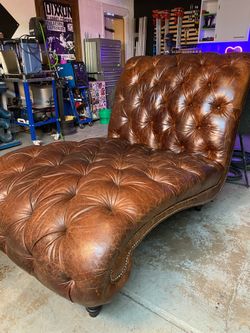 Chesterfield leather tufted chaise