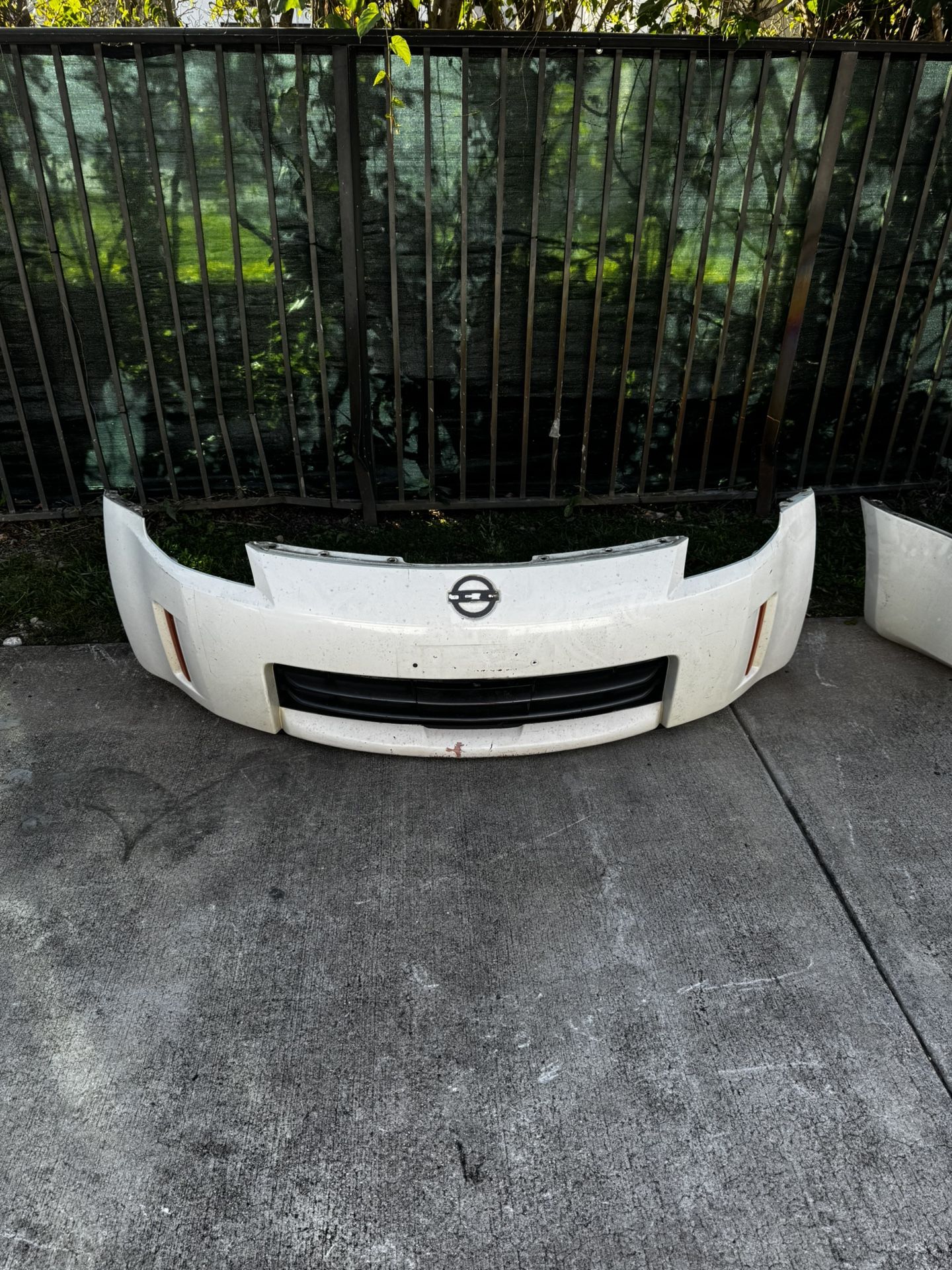 Nissan 2008 350z Oem Front Bumper.